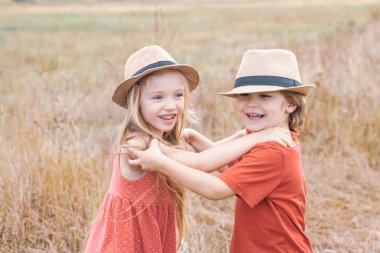 Sevgililer Günü - Çocuk konsepti. Sevgililer Günü tebrik kartı..