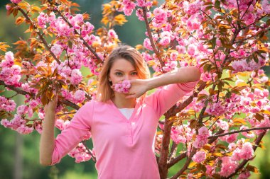 Kadınlar Günü, 8 Mart. Paskalya ve bahar tebrik kartları için.