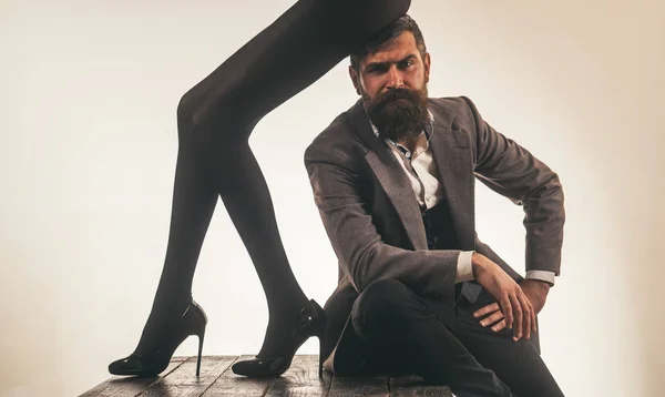 Bearded man in formal suit. female legs in sexy shous. office romance. couple in love. businessman. striptease. Special evening. Lovely date. Lovely atmosphere. Only love can warm us. Happy — Stock Photo, Image