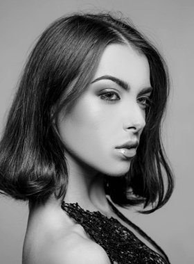 Mükemmel makyaj ile seksi kadın. Kadın güzellik visage kavramı. Makyaj yapma süreci. Sanat tasarımı, renkli makyaj.