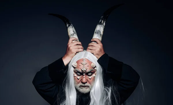 Tree spirit and fantasy concept. Man wizard with fantastic make up on demon face. Magic and fairy tale concept. Man evil with horns. Viking with a horned head. Devil horns. Man with a bull head. — 图库照片