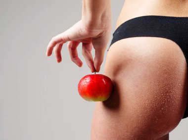 Eşek implantları. Erotik eğrileri seksi vücut. Eşek pürüzsüz cilt yakın. Külotlu kıç. Büyük seksi kalçalar. Kocaman kalçalar. Seksi eğrileri kız popo. Ön sevişme cinsel etkileşim. Estetik plastik cerrahi