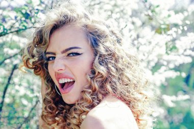 Duygu ve duygu. Çiçekler Güzellik romantik kadın. Şehvetli Bayan. Fantezi orchard romantik güzellik. Güzel kadın zevk doğa.