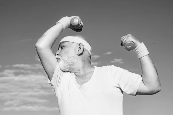 Muscular senior sport man. Healthcare cheerful lifestyle. Senior man in gym working out with weights. Like sports and muscles. Muscle strong power concept. — Stock Photo, Image