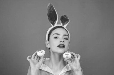 Mutlu paskalyalar. Ruj öpücük easter egg yazdırma. Yumurtası avı. Dudaklar ve Paskalya, Paskalya yortusu yumurta üzerinde ruj öpücük Künye.