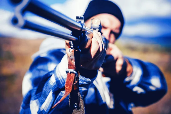 Hunter with shotgun gun on hunt. Closed and open hunting season. Hunting in America. Small game. Barrel of a gun. — Stock Photo, Image