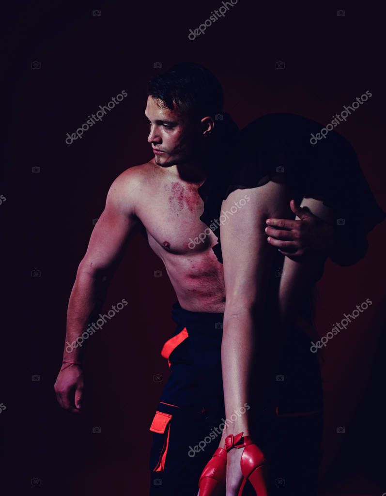 Fotos de Dominancia y sumisión. Señora jefa y trabajadora de uniforme.  Recompensa y castigo. Detener el acoso sexual en el trabajo. Mujer  dominante. Sexy piernas de gestor sexual. Trabajadora sexual. Trabajo en