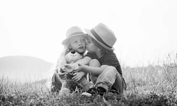 Funny kids. Children play outdoors. Fool around. Little boy and girl enjoy life and nature. Happy brother and sister. Happy little children smiling. Emotional kids walks outdoors and enjoy walking. — Stock Photo, Image