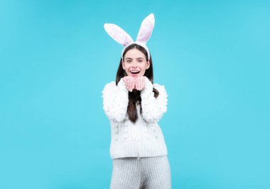 Kadın tavşan, izole edilmiş Paskalya tavşanı kız..