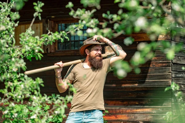 Agricultor em terras agrícolas. Dia da Terra. Hobbies e lazer . — Fotografia de Stock