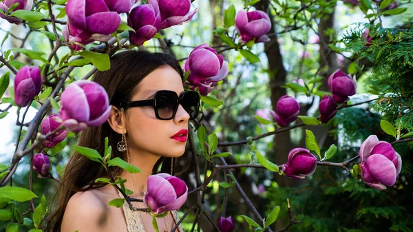 Hermosa cara de mujer. Vogue retrato de estilo de moda de chica joven . — Foto de Stock