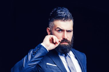 İş hoş geldiniz. Dizüstü bilgisayar ile karşılıklı iş adamı. Toplantı iş adam. Hoş geldiniz el sıkışma. Kurumsal tebrik el. Dizüstü bilgisayar kavramı.