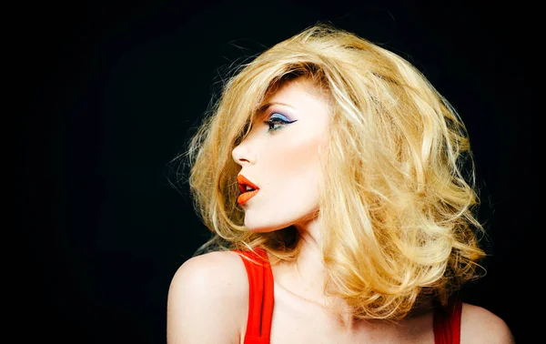 Pin up kvinna porträtt. Ung blond skönhet kvinna. — Stockfoto