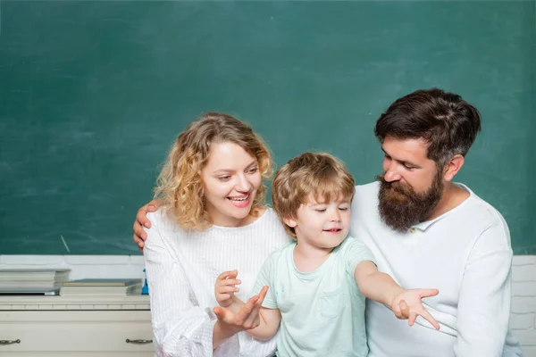 Family school. Back to school and home schooling. Home Family math schooling - Parents teaching kids private lessons in math. — Stock Photo, Image