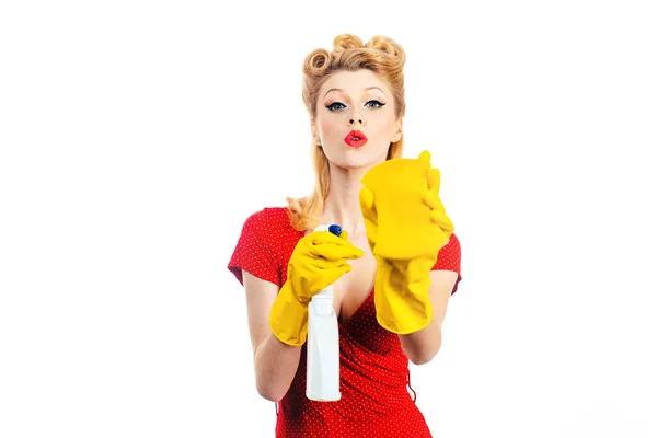 Serviço de limpeza empregada doméstica segurando luvas. Conceito de serviço de limpeza profissional, espaço de cópia — Fotografia de Stock