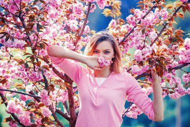 Kadınlar Günü, 8 Mart. Paskalya ve bahar tebrik kartları için.