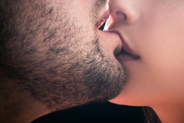 Şehvetli öpüşme. Aşık çift. Samimi ilişki ve cinsel ilişki. Öpüşen ağızlar. Tutku ve şehvetli dokunuş. Romantik ve aşk.