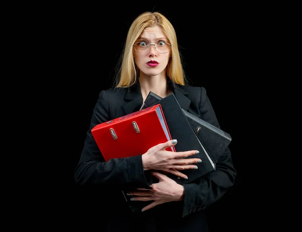 Empresaria o secretaria con carpetas, negro aislado . — Foto de Stock