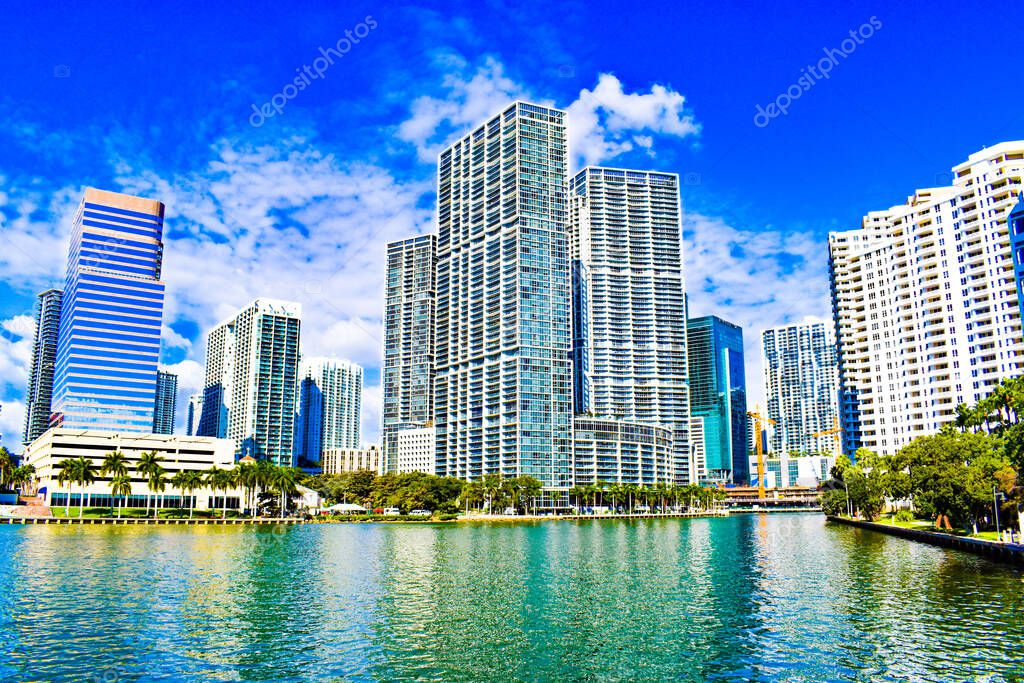 Brickell point y Brickell key view with biscayne bay at downtown Miami