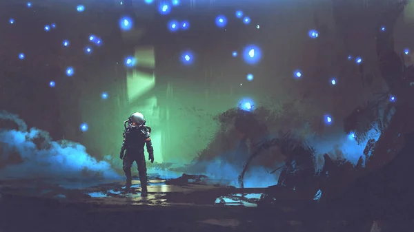 Astronaute Marchant Dans Une Forêt Fantastique Avec Des Spores Lumineuses Photo De Stock