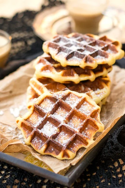 Waffles de elevação com açúcar de pérola — Fotografia de Stock