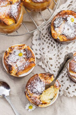 Üzümlü tatlı tatlı süzme peynirli sufle