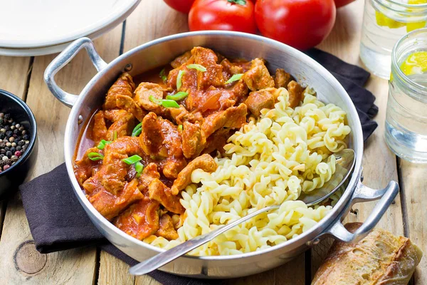 Meat pork in thick tomato gravy with pasta — Stock Photo, Image