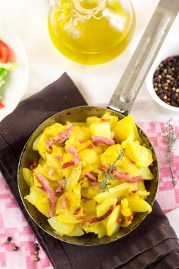 Pastırma mikrodalga fırın ile kolay patates kızartması