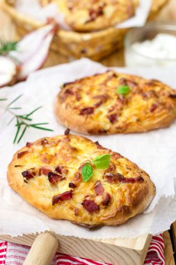 Alman pizza stil tart flambee Swabian Dinnete