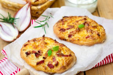 Alman pizza stil tart flambee Swabian Dinnete