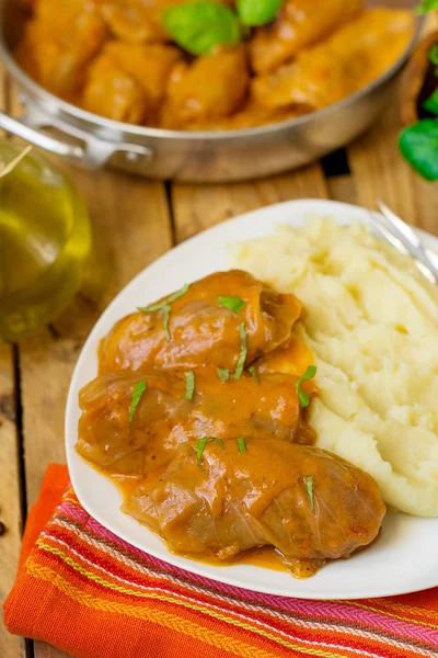 Involtini di cavolo con carne macinata di manzo e maiale — Foto Stock