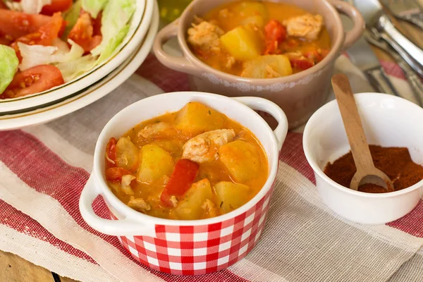 Hungarian chicken paprikash with potatoes — Stock Photo, Image