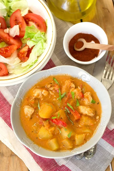 Hungarian chicken paprikash with potatoes — Stock Photo, Image