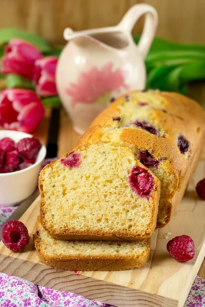 Himbeerkuchen mit Puderzucker — Stockfoto