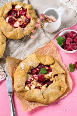 Ahududu elmalı tart pasta shortcrust pasta ile