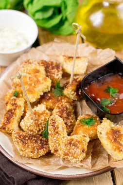 Sağlıklı tavuk nuggets susam ile