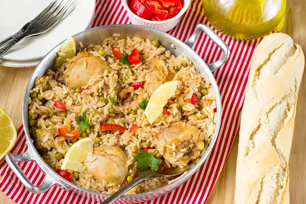 Poulet et riz aux légumes "Arroz con pollo " — Photo