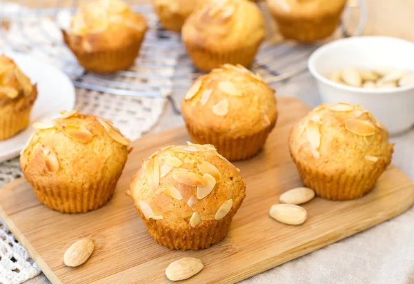 Cottage cheese muffins with almonds — Stock Photo, Image