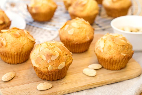 Cottage cheese muffins with almonds — Stock Photo, Image