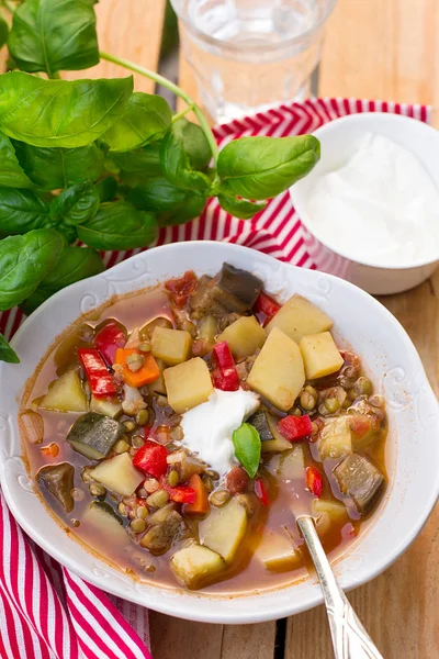 Lentil soup with summer vegetables and sour cream — Stock Photo, Image