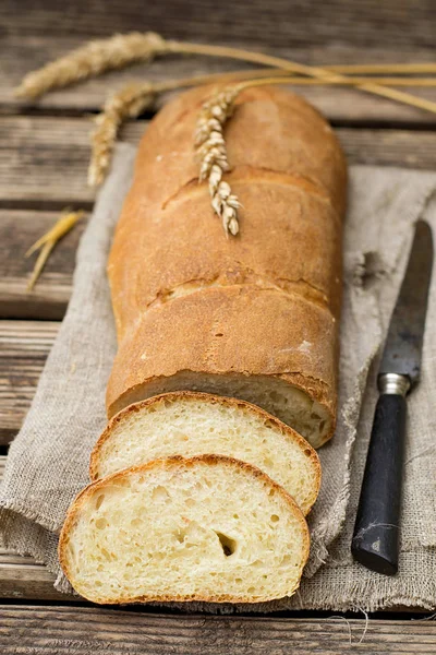 Pão branco caseiro feito de soro de leite — Fotografia de Stock