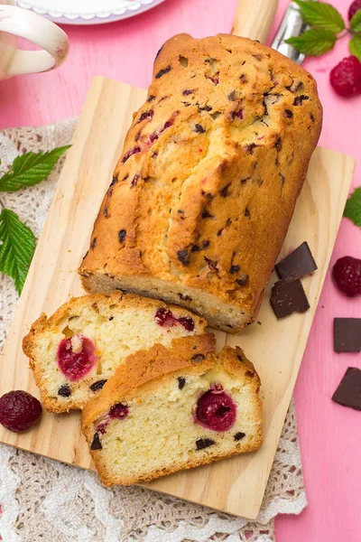 Sweet cake with chocolate and raspberries — Stock Photo, Image