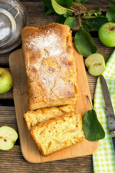 Moist fluffy sweet apple cake — Stock Photo, Image