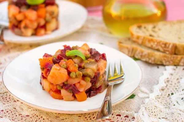 Russian traditional vegetable salad Vinegret with beetroots, pot — Stock Photo, Image