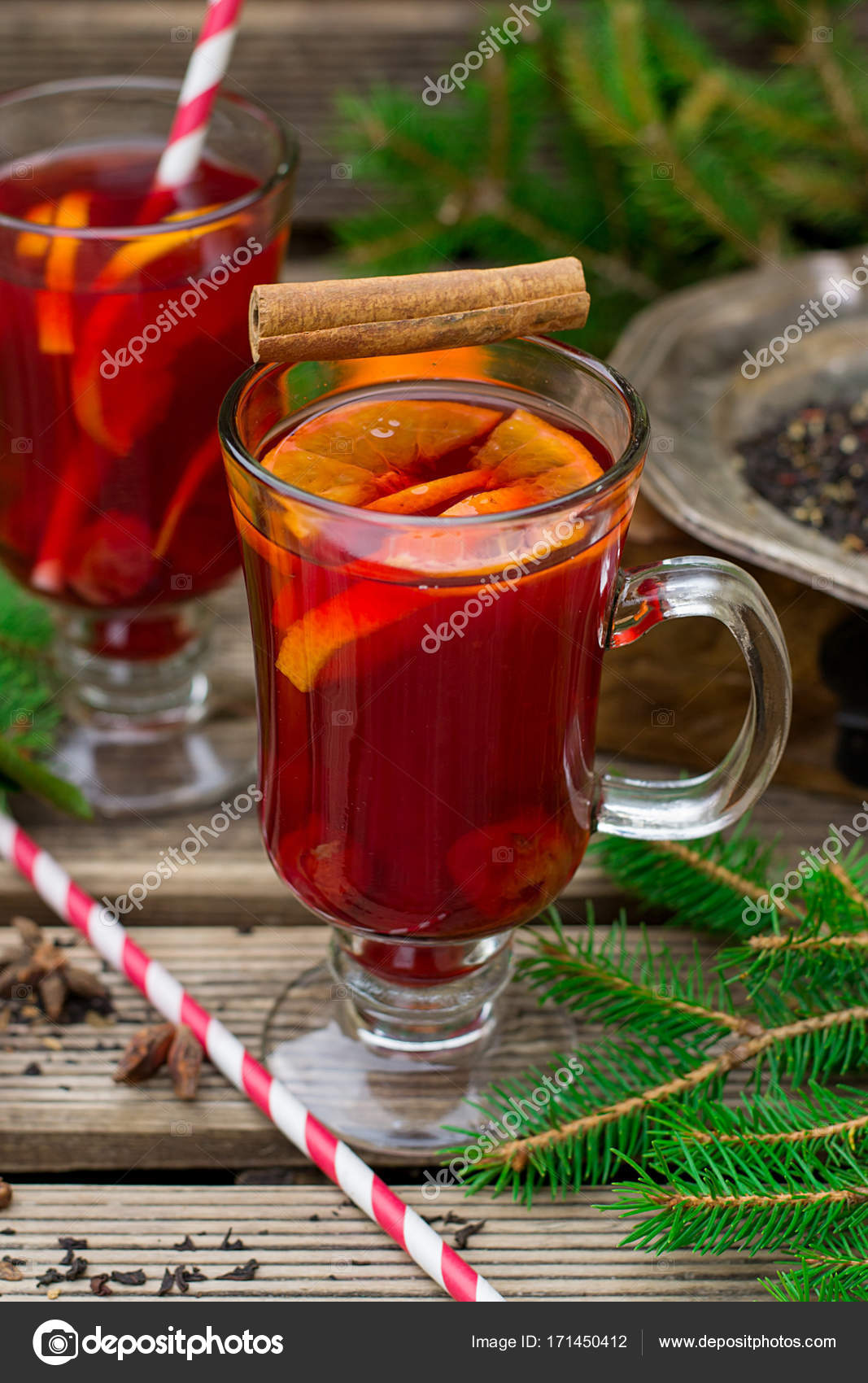 Hot spiced drink from infused tea with rum and mandarin — Stock Photo