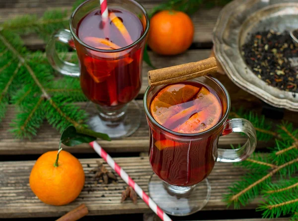 Hot spiced drink from infused tea with rum and mandarin — Stock Photo, Image