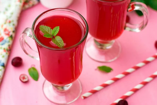 Rosyjski tradycyjny napój Kisiel z żurawiną i mięty — Zdjęcie stockowe