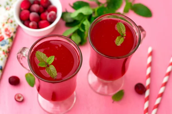 Russian traditional drink kissel with cranberries and mint — Stock Photo, Image