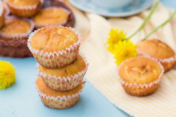 Sweet muffins with lemon and orange for tea — Stock Photo, Image