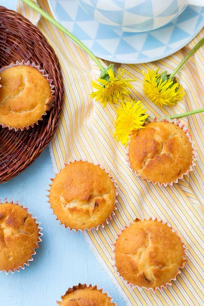 Sweet muffins with lemon and orange for tea — Stock Photo, Image